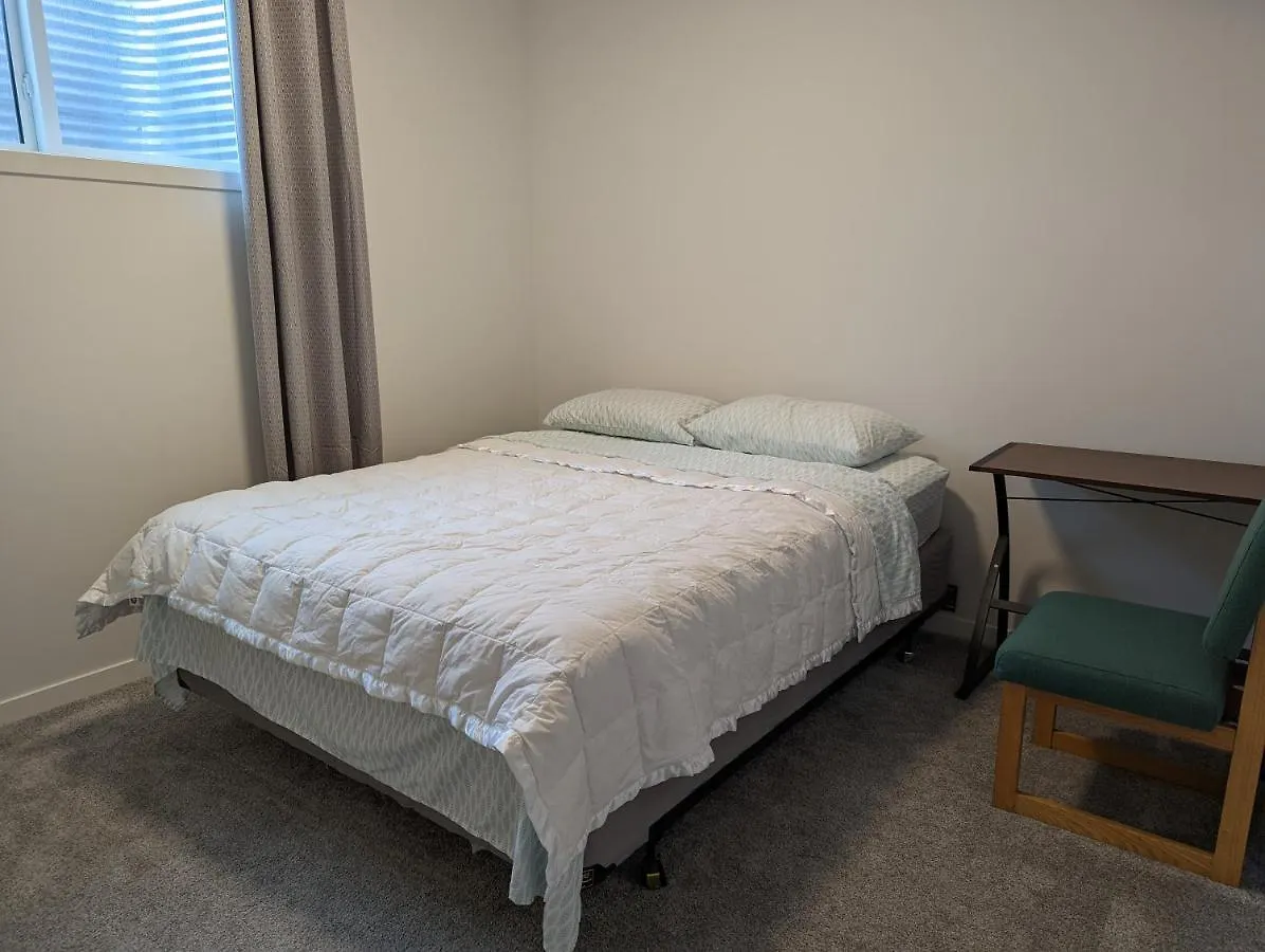 Livingston Howse Haven - A Simple & Cozy Private Two-Bedroom Basement Suite With Free Parking Calgary
