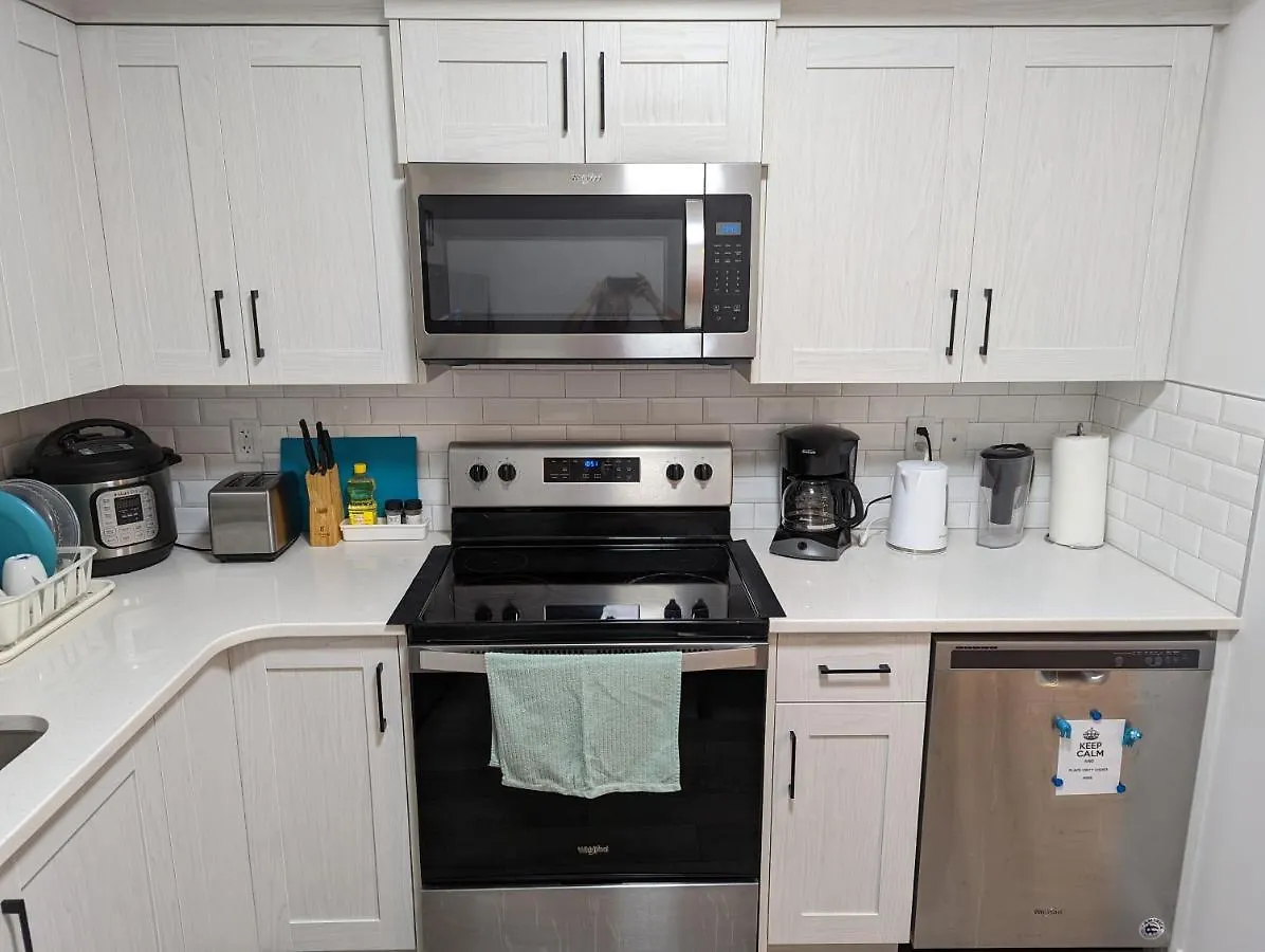 Livingston Howse Haven - A Simple & Cozy Private Two-Bedroom Basement Suite With Free Parking Calgary 0*,