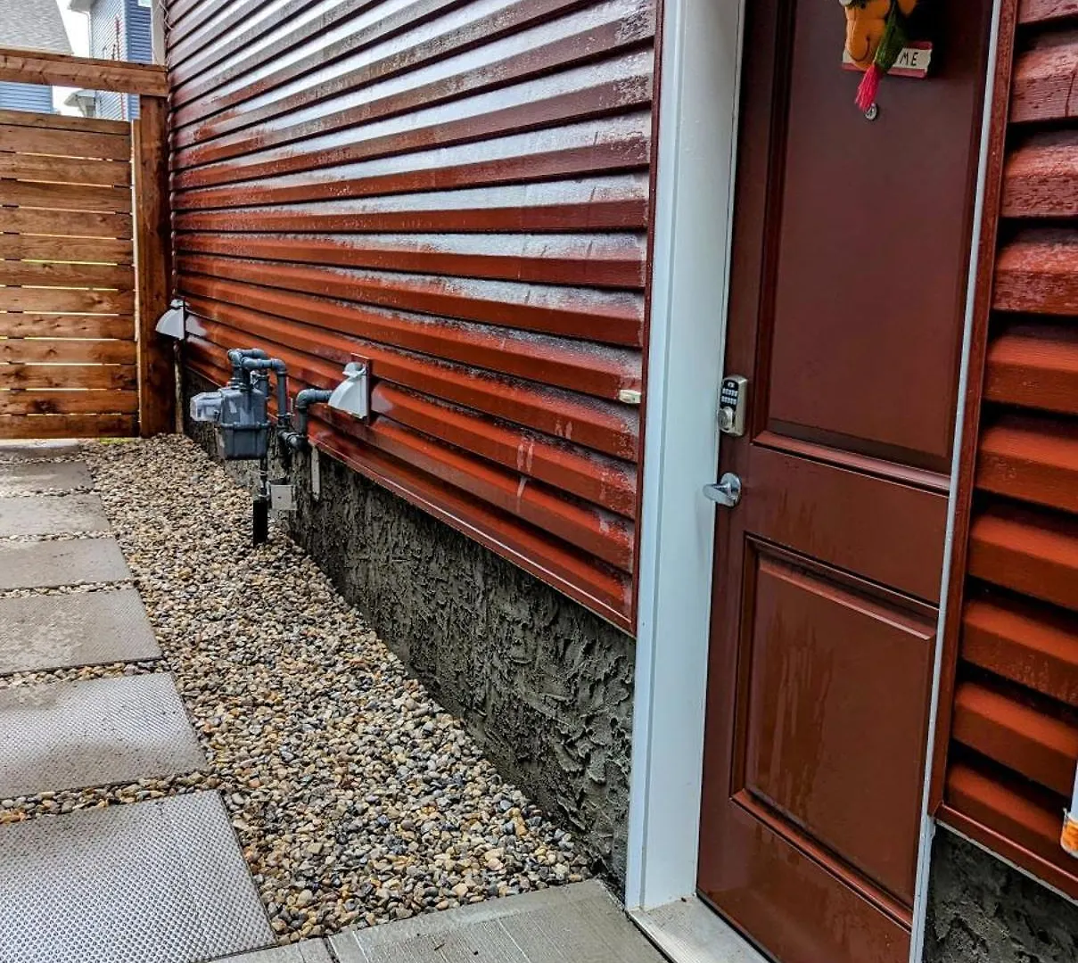 Livingston Howse Haven - A Simple & Cozy Private Two-Bedroom Basement Suite With Free Parking Calgary Apartment