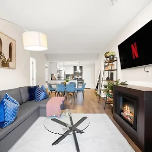 Dazzling By Stadium Downtown With Free Parking Holiday home Vancouver